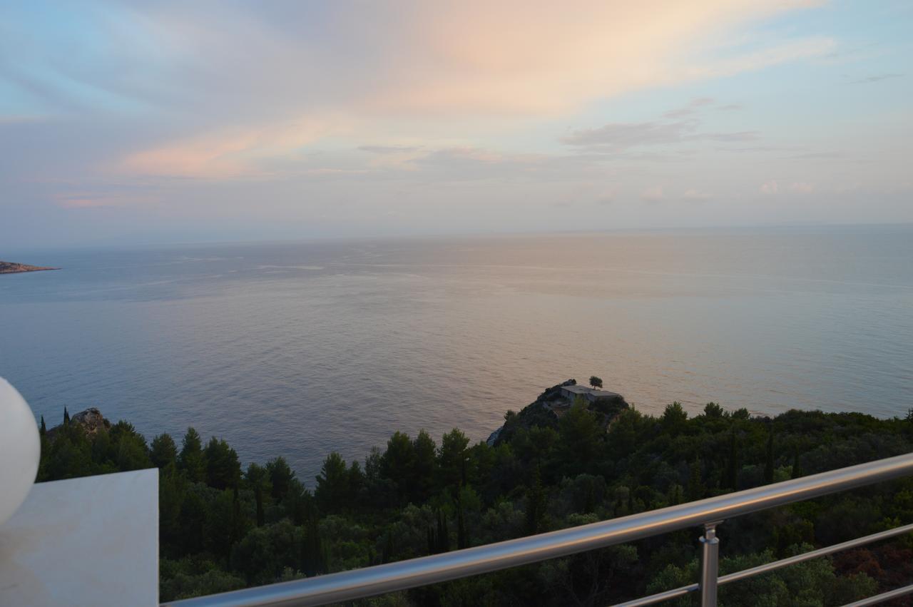 Mihalis * Himare