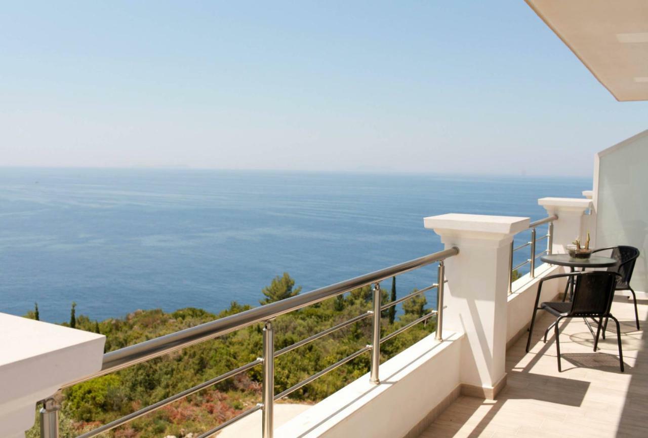 Mihalis * Himare